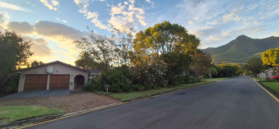 4 Bedroom Property for Sale in Glen Barrie Western Cape